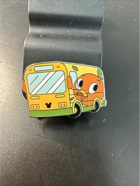 Disney Hidden Mickey Buses Pin Walt Disney World WDW 2026 Wave A - Orange Bird